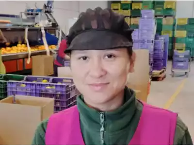 Ana: Select and pack the oranges