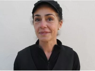 Ingrid: Select and pack the oranges